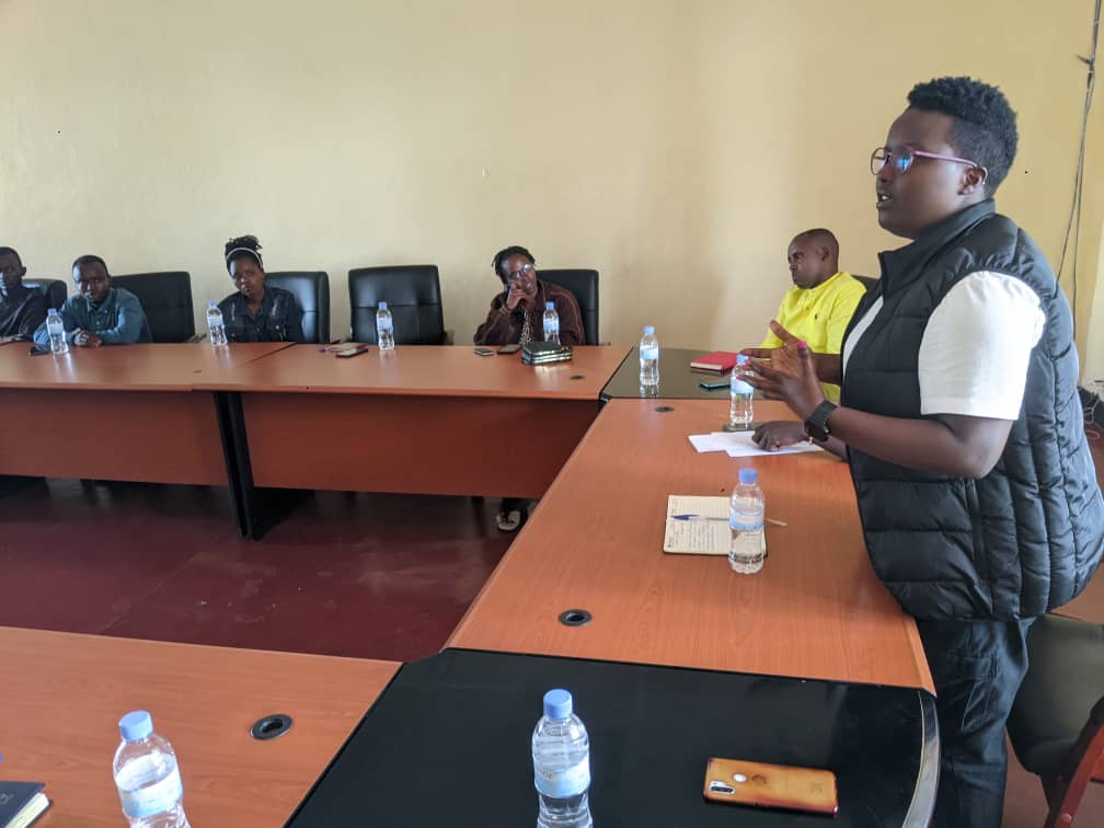 MusanzeYouth's tweet photo. #Birikuba: Komite ya @RwandaYouth mu Karere ka #Musanze , Umuhuzabikorwa wa @RwandaYouthVol1 muri @MusanzeDistrict @RobertByiri  Abahuzabikorwa ba @MusanzeYouth mu mirenge 15  bitabiriye inama yo kurebera hamwe aho ishyirwamubikorwa ry'IMIHIGO y'Inama y'Igihugu y'Urubyiruko igeze https://t.co/3TK9XZqojW