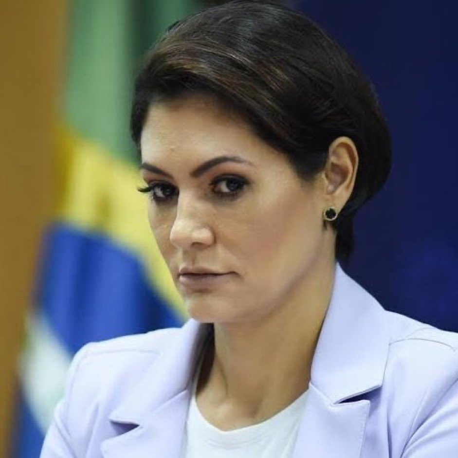 Micheque, ao criticar Flávio Dino com uma bíblia na mão, disse que “não existe comunista cristão”. A galera que acha que roubar joias, matar carpas, ser invejosa  e mentirosa não é nada cristão está por aqui para me desejar bom domingo?