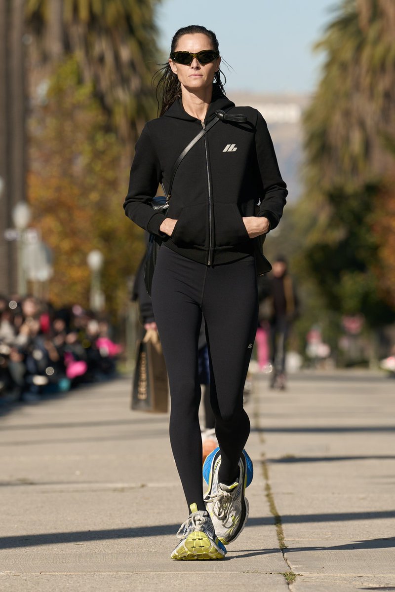 LadymiaMicky's tweet image. Sfilata Pre Fall 24 Balenciaga @actu_Balenciaga #BALENCIAGA #prefall2024 #moda #outfit #look #fashion #fashionstyle #style #fashionista #trendy #tendenza #glam #glamour #musthave 👗🥰❤️