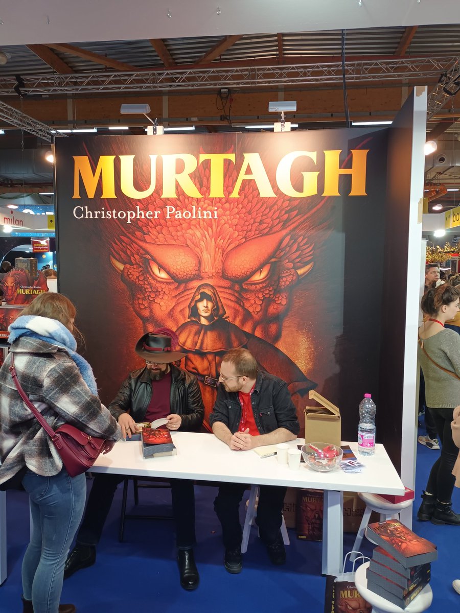 Flora Meaudre (@f_meaudre) on Twitter photo Ambiance de folie sur le stand de <a href="/BayardEditionsJ/">Bayard Jeunesse Éditions</a> avec <a href="/paolini/">Christopher Paolini</a> qui dédicace #Murtagh #Eragon à ses fans ravis 🥰 Ambiance de folie sur le stand de <a href="/BayardEditionsJ/">Bayard Jeunesse Éditions</a> avec <a href="/paolini/">Christopher Paolini</a> qui dédicace #Murtagh #Eragon à ses fans ravis 🥰
