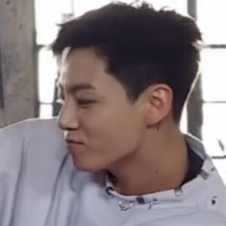 NokNochu_97_22's tweet photo. น้องจองกุกที่บอกว่าจะค่อยๆๆๆๆๆๆตัดผมสั้นไม่ให้อาร์มี่รู้ตัว  ไม่ทันสังเกตเลยค้าบ  ว่าสั้นขนาดนี้แล้ว 5555555555555555555555555555555 

วันวาน                        วันนี้ https://t.co/HIivMh9ibi