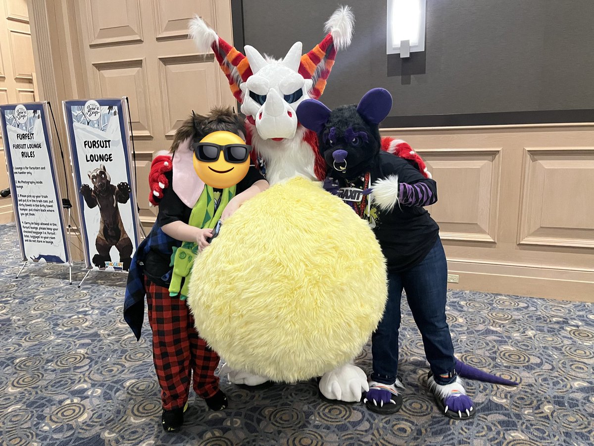 Vorny8's tweet photo. The vore meet was AT CAPACITY I'm SHOCKED saw some amazing suits too. My partner wanted to be emojid out but if you guys know these suiters' @'s hmu in the comments #midwestvorefest #mffafterdark #midwestfurfest #mff2023 https://t.co/HxEqeWE4Jb