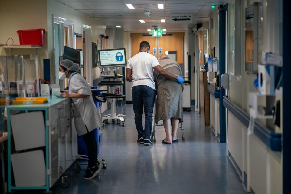 WilsonC75HT's tweet photo. Almost 14,000 NHS workers were attacked in 15 months in Scotland - 750 people were charged and those figures also include other emergency workers including fire fighters https://t.co/33wq2DE62n https://t.co/Dyetor5RER