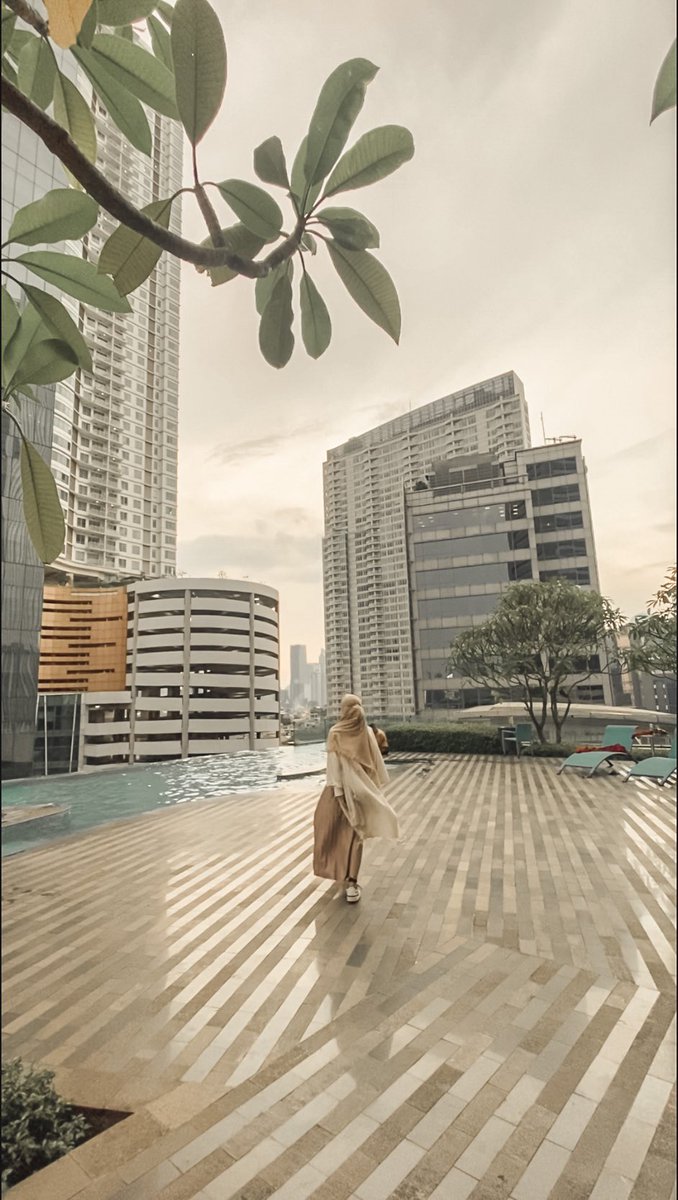 mardiaheyyy's tweet photo. Akhir tahun mau kemana? Staycation bareng keluarga atau yang tersayang ajaaa! 🫶✨

Gue spill hotel di Jakarta yang bisa liat city light sekalian nikmatin kembang api di tahun baru. 🤩

Ps. Gue ada kode promo juga nanti gue spill di akhir thread yaw. https://t.co/OBxLxiSyrR