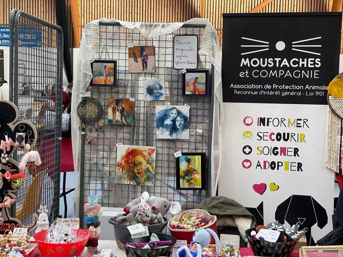 nos bénévoles sont de retour au marché de Noël de Chantepie.
C'est le dernier jour, alors n'hésitez pas à aller leur faire un coucou! Et comme tjrs, chaque achat permet à l'asso de financer les soins de nos Moustachus .
Rdv  au Stade Albert Chénard, jusqu'à 18h!