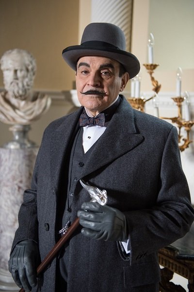 <a href="/ichikawakon/">中井かんいち</a> ウチはデビッド・スーシェ演じる
『名探偵ポワロ』でした。
いつでも紳士で冷静に推理する姿はシャーロックホームズとはまた違ったカッコよさがあると思います。