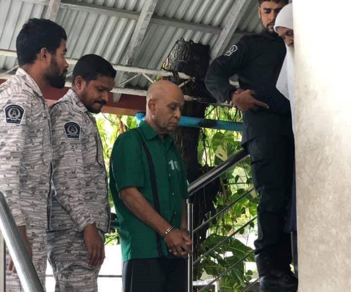 miyadhu's tweet photo. ސަގަރު ނާސިރާއި ލުތުފީ އަކީ ހަނގުރާމަކޮށް ނިޒާމު ބަދަލުކުމުގެ "ފިކުރު" ޢަމަލީ ގޮތުން ތަންފީޒުކޮށް ކާފަރުން ތަކެއްގެ އެހީއާއި އެކު ރާއްޖެއަރައި ހިފަން ހަނގުރާމަކޮށް އެތައް ދިވެހިންގެ ލޭ އޮހޮރުވާލި ބަޔެކެވެ. އެހެނަސް މި "ފިކުރުން" އެވެރިން ރިހެބިލިޓޭޓު ކުރެވުނުތޯ، ނޫނީ އެހެންކަމަށް ބުނެ މުޖުތަމައު އާއި އެކަހެރިކޮށް ކުޑަގޮޅީގައި ޢުމުރު ހޭދަކުރާން ޖެހޭތޯ އާއިމެދު ސަރުކާރެއްވެސް އެން.ސީ.ޓީ.ސީ އެއްވެސް ޔޫއެން-އޯޑީސީ އަކަށްވެސް ފަރުވާލެއް ނެތެވެ. 
ވީމާ މައްސަލައަކި "ލޭއޮހޮރުމާއި ޓެރަރިޒަމްގެ ފިކުރެއް" ނޫނެވެ. މައްސަލައަކީ "ދީނީ ރިވޮލިއުޝަނަރީ ފިކުރެވެ."  އެއީ މުސްލިމުންގެ ލޭ އޮހޮރުވުމުން އެވެރިން ބަރީއަވެތިއްބަސް އެވެ.