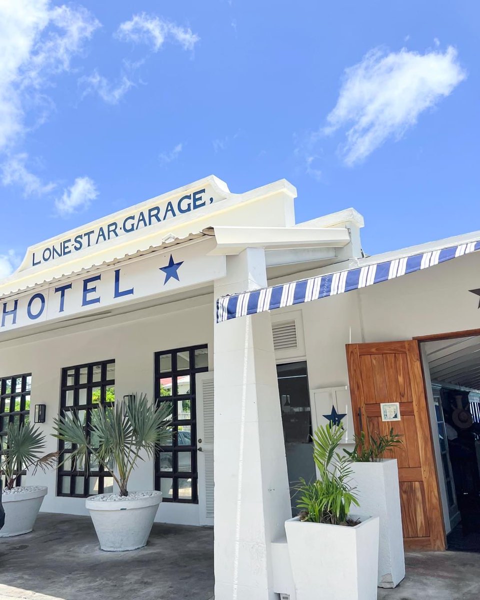 Barbadoshouse's tweet photo. When you are in Barbados this winter you must try Lone Star Garage restaurant on the west coast in Mount Sandfast in the parish of St James. For lunch or dinner the ambience is truly unforgettable, as you are dining right on the beach side. Fabulous!!’
https://t.co/UbWbYD12vi https://t.co/6eVS6v50gu