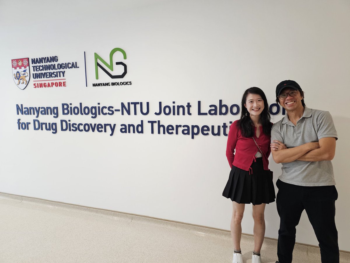 Michell83585886's tweet photo. Had a wonderful time catching up with old friends Dr YC Lim and many other colleagues and students @NTUsg. During the lab visits, I enjoyed the discussions for collaboration and the nice food 😋
Thanks for the hospitality! #scienceoutreach #collaboration https://t.co/0Z0oY2efLJ