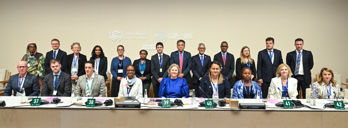 .<a href="/COP28_UAE/">COP28 UAE</a>, Govt of Samoa, and the UK  Govt have launched the groundbreaking #GettingAheadOfDisasters Charter. High-level endorsers committed to principles for collaborative action, optimising finance for risk management &amp; safeguarding vulnerable ppl: early-action-reap.org/cop28-presiden…