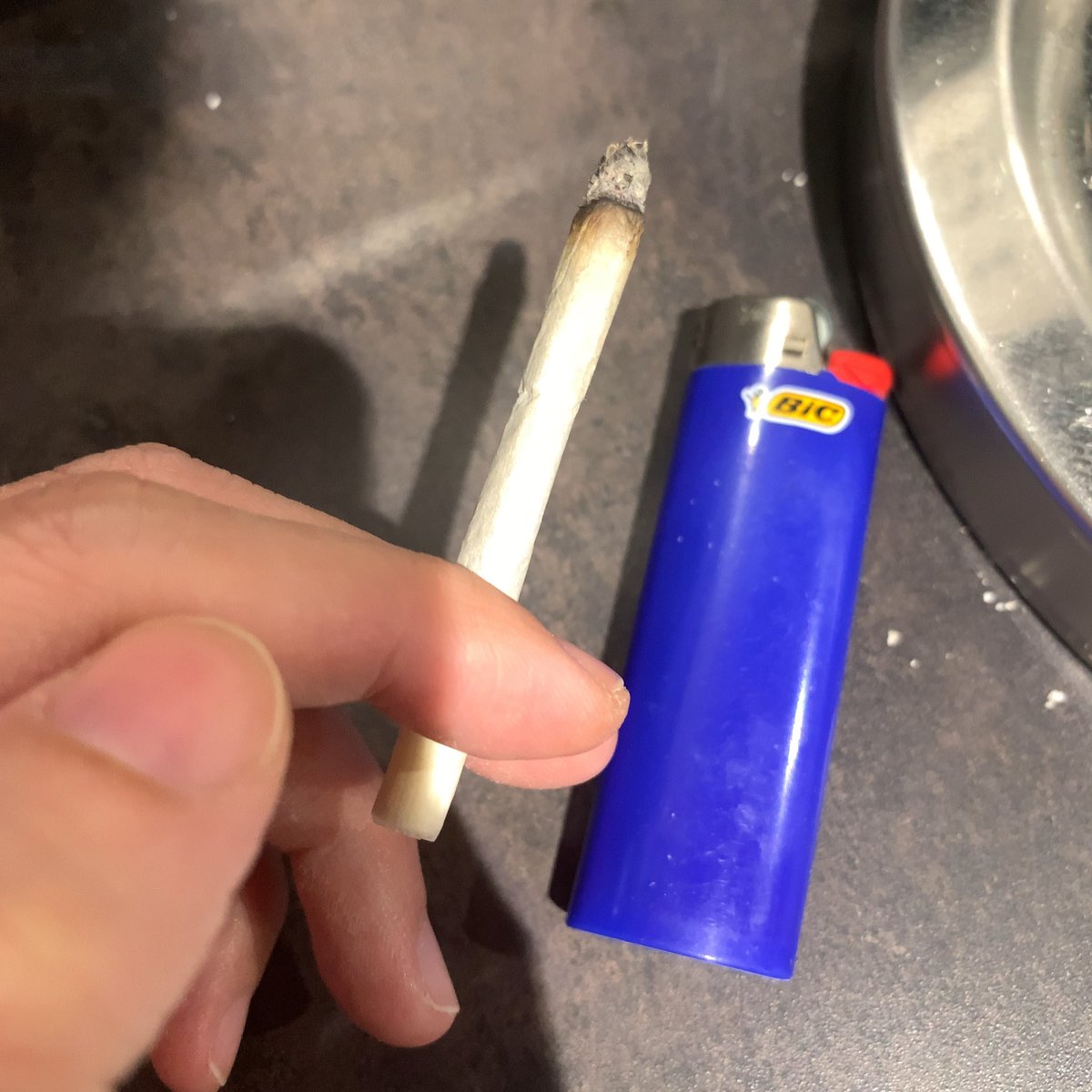 イオンの喫煙所で一服なう。