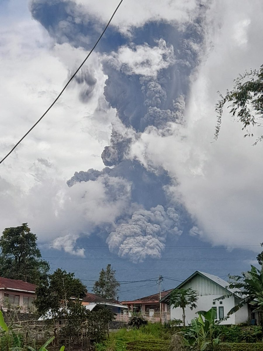 palitonyalo's tweet photo. gunung marapi 3/12/23 https://t.co/wRQFUdmrcW