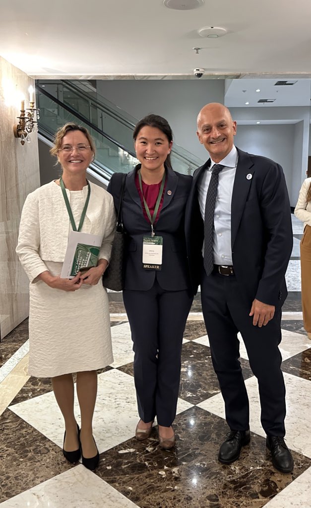 It was a true honor to meet and learn from ESTS President Dr. @brunellialex  and President-elect Dr. @nuriamnovoa at #LatAmThoracic2023 - looking forward to seeing you both at #ESTS2024 in #Barcelona! @STS_CTsurgery @ests_womenThor @WomenInThoracic @EACTS