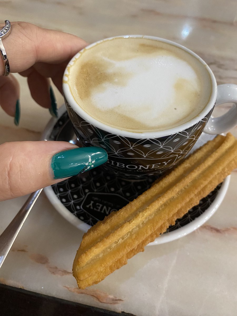 sabela11n's tweet photo. Buen día a todos y un feliz domingo.

Mi café ☕️ y tu beso 💋 https://t.co/8P2bhXvowZ