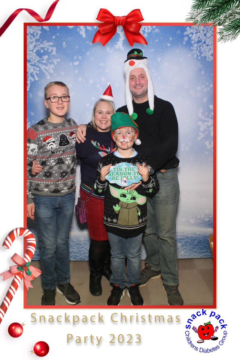 SnackpackExeter's tweet photo. We all had a great time at the first Snackpack Christmas party, we had a rodeo reindeer, a magic mirror, a face painter, a DJ, the big man himself even made an appearance and brought some presents for the children 🎅, it was so humbling to see so many T1D families come together. https://t.co/btJinjCVRo