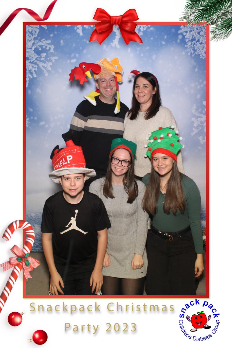 SnackpackExeter's tweet photo. We all had a great time at the first Snackpack Christmas party, we had a rodeo reindeer, a magic mirror, a face painter, a DJ, the big man himself even made an appearance and brought some presents for the children 🎅, it was so humbling to see so many T1D families come together. https://t.co/btJinjCVRo