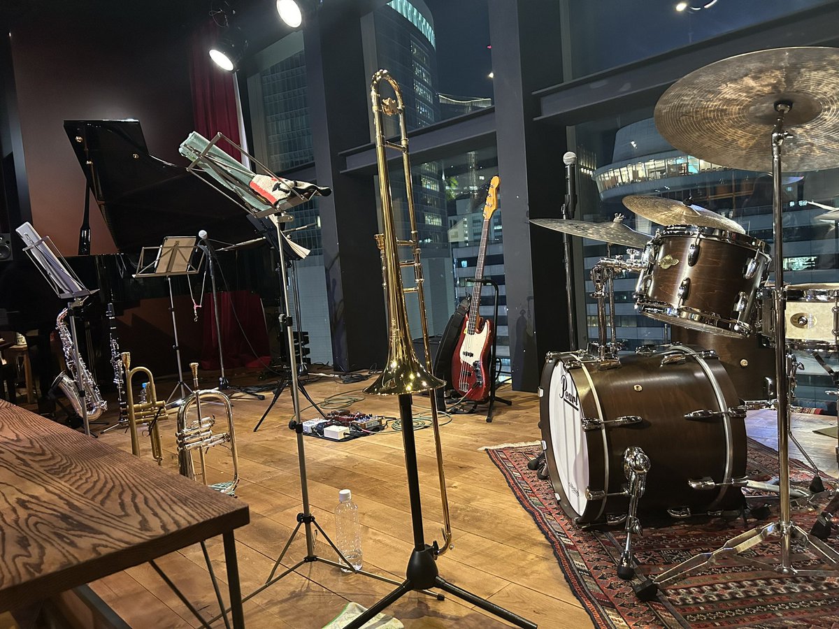 昨日行ってきました！

高校の同級生がすごくすごく尊敬できる人で初のワンマン！
行くしかなかった٩('灬')ว

たくさんの思いが乗った楽曲と、楽しそうに真剣に演奏するメンバーとその音に心を持ってかれました。

久しぶりに創作威力も貰えたので作詩描きたくなりました 笑
 #TSUCHINOMI