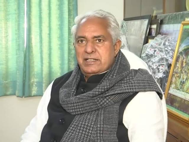 MukeshBangra12's tweet photo. अहन्कार घमण्ड हार गया गेट आउट चौथी पास मंत्री 
#cha_brand
@8PMnoCM
@ashokgehlot51 
@MukeshBangra12 
@_SantoshGangwar https://t.co/DZg4guU9P9