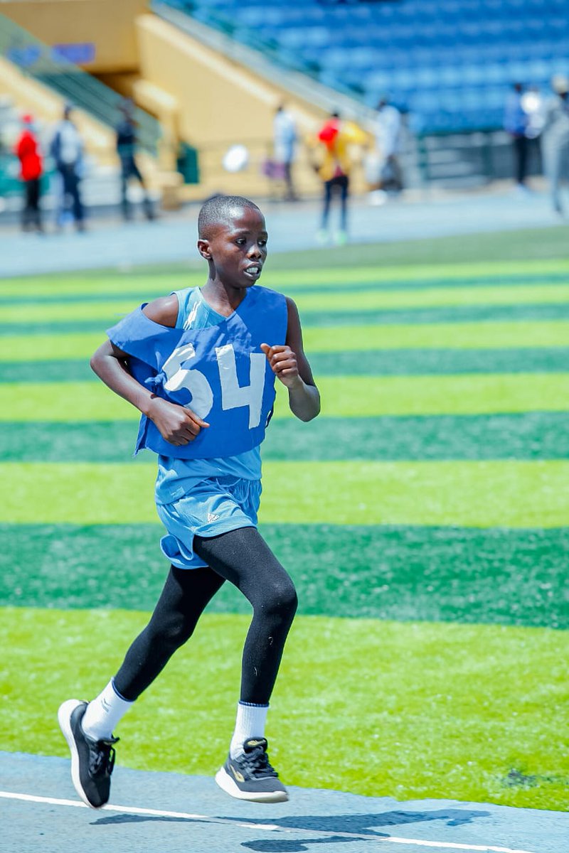 ISHUSHOTV's tweet image. #HappeningNow; i @HuyeDistrict hari gusozwa gahunda yo gukuza impano z&apos;imikino (#NationalTalentDay2023) yashyizweho na @Rwanda_Sports muri #IsongaProgram.

Abana bitabiriye ni abakina Football, Basketball, Handball, #Volleyball, Amagare n&apos;imikino Ngororamubiri, bo mu Ntara zose.