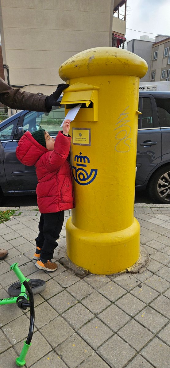 AGUAeva's tweet photo. Mandando christmas con @Correos siempre https://t.co/R3MCANyxGA