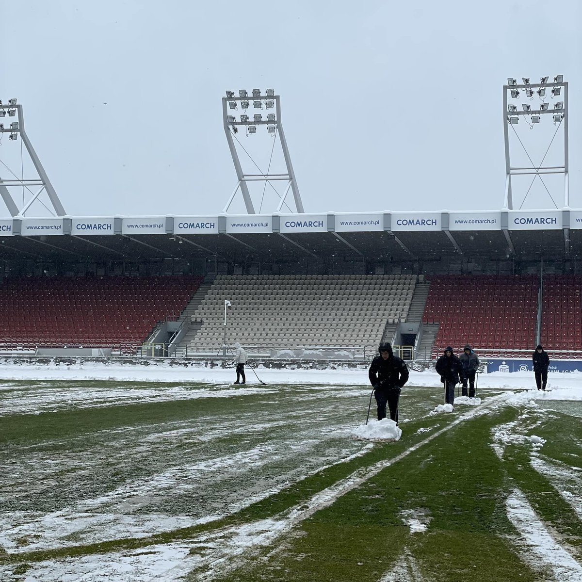 BettingLabSa's tweet photo. Free prediction! 💪
Match: Cracovia - Ruch Chorzów ⚽️ #BOTD
-  under 2.5
-  365, books, asia 📲
-  1.9📈
Pre pick!  Polish Ekstraklasa
Pitch in terrible condition + negative Ruch attitude when playing away.
Stake 2/10
Lets win together 😏👊
@FreeBetRetweets
 #GamblingX