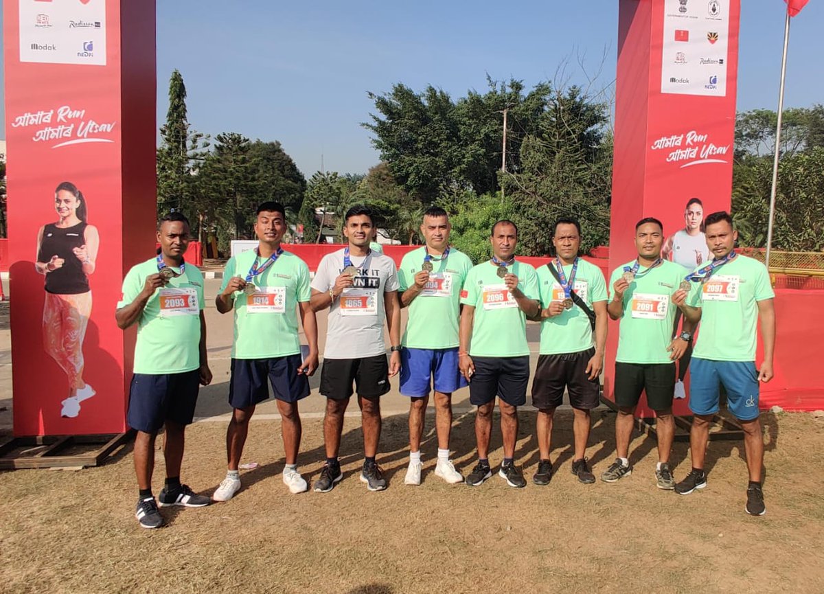 Goalpara_Police's tweet photo. Today 8 members of @Goalpara_Police team,led by SP, Goalpara, successfully completed their 1st #HalfMarathonRun (21 kms) in Guwahati. One of them is Hav Hermaba Nath, aged 55 years.
#AgeIsJustANumber
#NoExcuses4Fitness
#FitNStrongAssamPolice
@gpsinghips
@assampolice https://t.co/d4OmRyjQW8