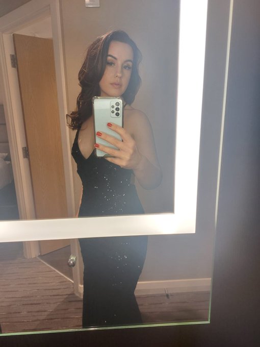 If only I was as glam as last night right now! Haha https://t.co/YyaYroXnU0