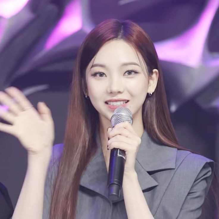 apricxity's tweet photo. ㅤ
"Dengan ini, acara Farewell Party for Jason Shifu telah selesai dilaksanakan. Saya Zhang Arin selaku MC untuk acara hari ini, pamit undur diri dan mohon maaf jika ada salah kata. Selamat malam semuanya!" 
ㅤ https://t.co/FeVEyD9GuQ