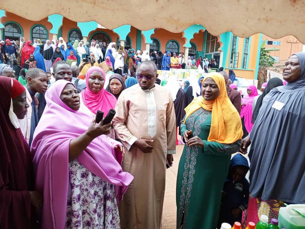 ZephMuhangi's tweet photo. Just in: Members of the Uganda Muslim Women Association have welcomed SPA @ChiefMuzzukulu, as the Chief Guest at the finale of the Quran recitation competition in Nakulabye. She has donated empowerment equipments on behalf of H. E @KagutaMuseveni. https://t.co/nr7z1kCuhc
