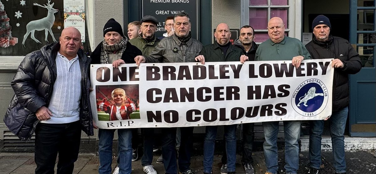 FBAwayDays's tweet photo. Cancer has no colours. 

Millwall fans with a One Bradley Lowery banner yesterday ahead of their game with Sunderland. 

Love it! ❤️ https://t.co/UMOM5gZpeD