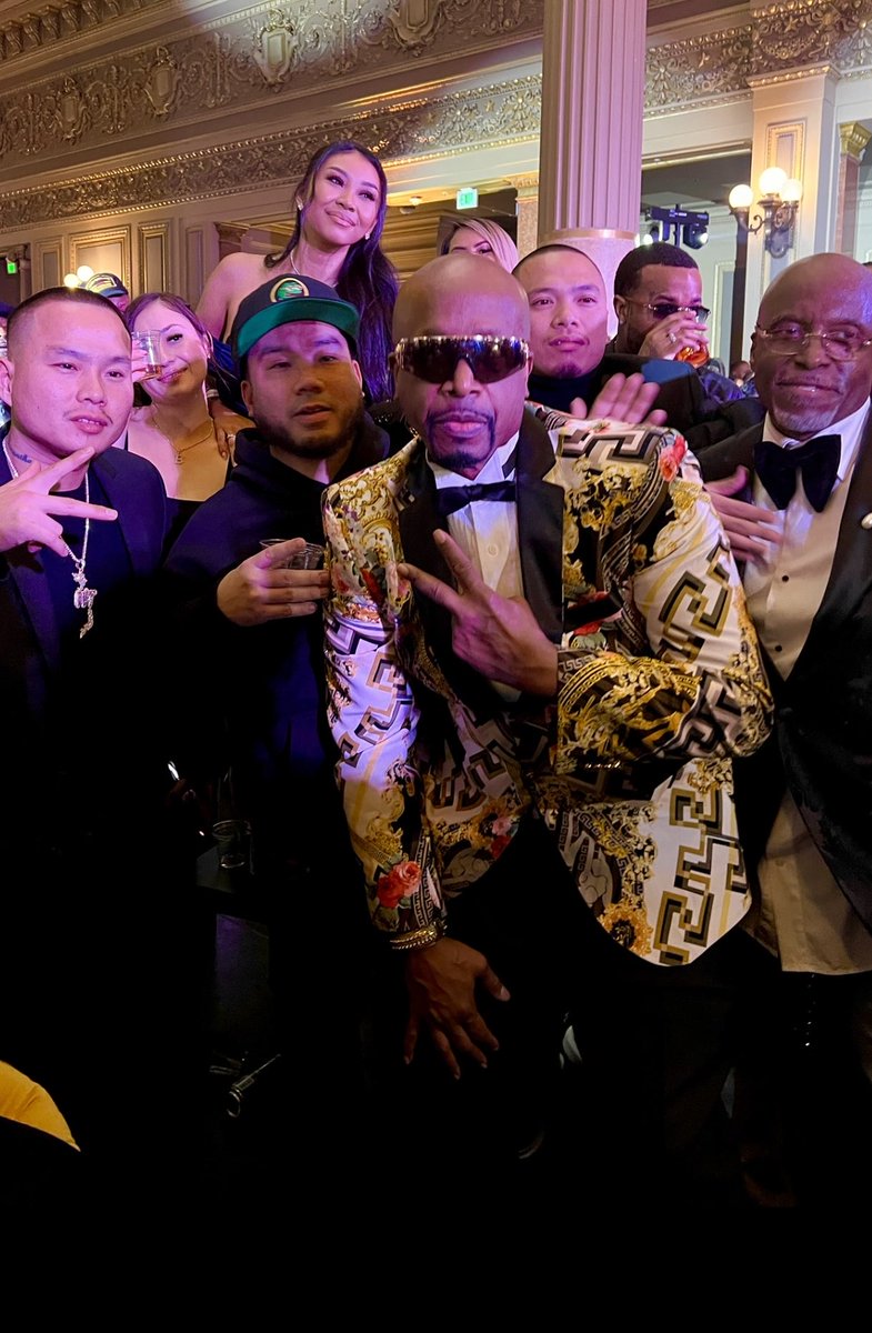MCHammer's tweet photo. One Love 🤜🏾🤛 The Bay https://t.co/79tF28Wni0