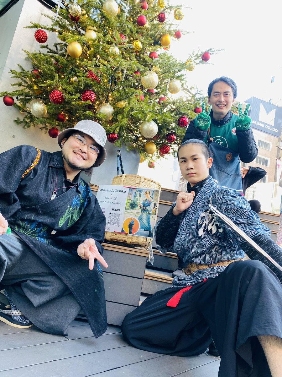 yuta_samurai's tweet photo. 久しぶりに活動に参加出来ました⚔️✨
今日は僕の着物男子友だちのキョーヘイ君(@otomichi1005 )とアオイちゃんも参加!
皆さんありがとうございました😊
TikTokライブを観ていただいた皆さんも
ありがとうございました╰(*´︶`*)╯♡
#cleanupotsuka #greenbird #着物男子 #ゴミ拾い活動 https://t.co/DLF5BKHtmy