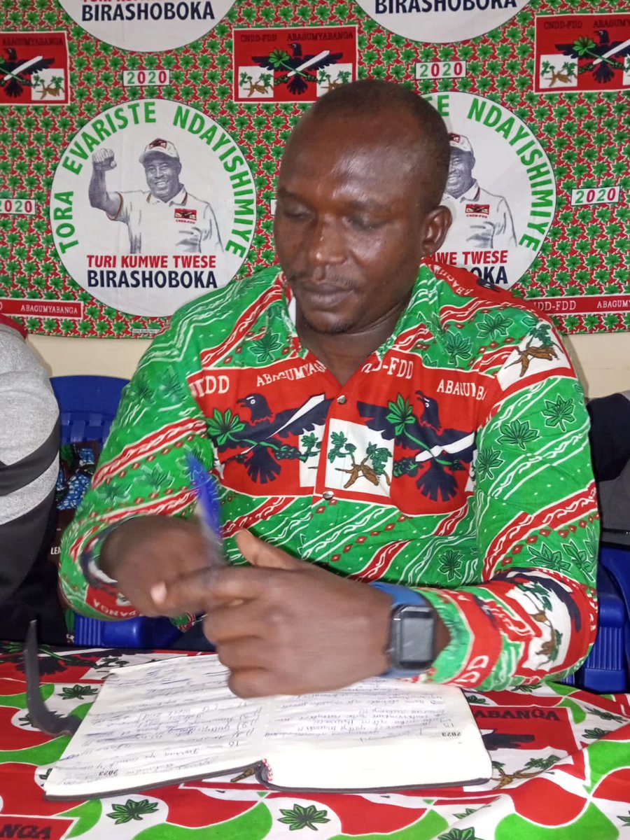 agasumonews's tweet photo. #Burundi:@NSAVYIMANAILDE2 agasaba kandi abagumyabanga batwara abandi mu ma seruvise atandukanye gufata iyambere mu kwijukira gutera #Ibiti,#Ivyamwa,#Ikawa,#Icayi hamwe no kwijukira kworora #Inkwavu mu ntumbero yo gushikira Igihugu cifashe muri 20240 kikaba giteye imbere muri 2060 https://t.co/qfKSvjZ2tf