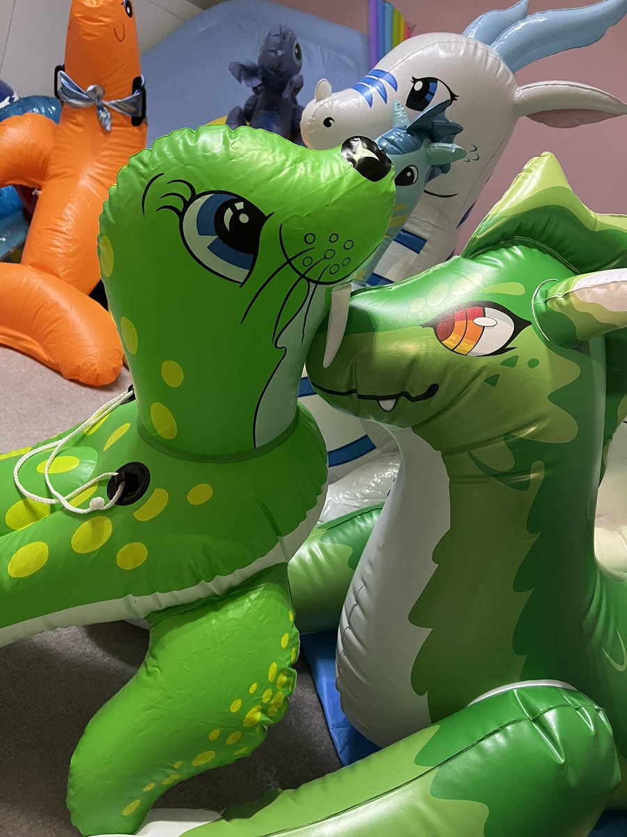 Green! :3

#inflatable #squeaky