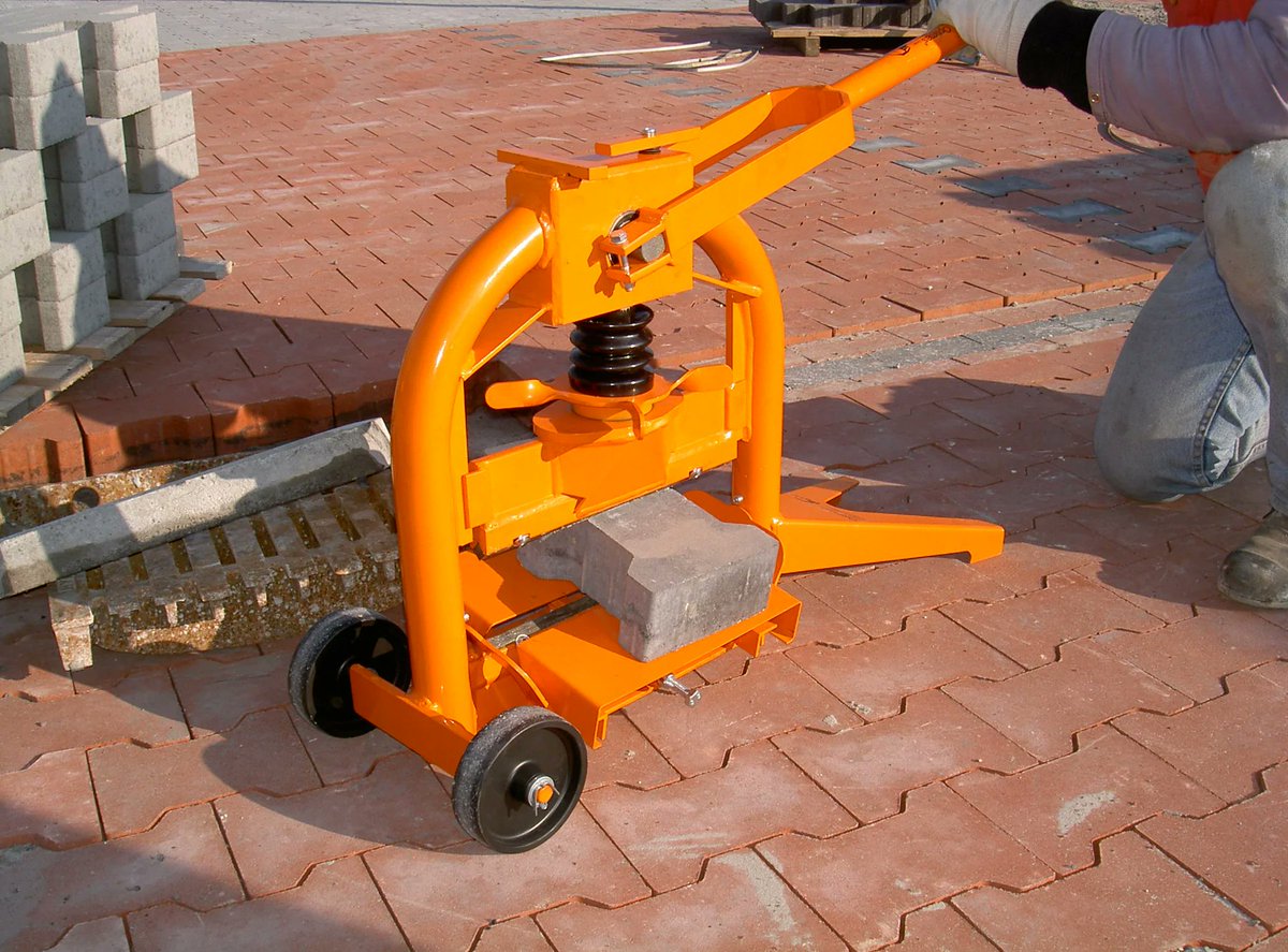 IvoMatee's tweet photo. Skill Tip:
Rental/Buy this machine . It is called "Manual Paver Cutter"
- Attach yourself to pavement artisan
- Learn how to design, lay and fix pavements
- Get confident and competent
- Market yourself and sell your skill
- Get you money go HOME
#ToolsDay https://t.co/pUP6z9cPir