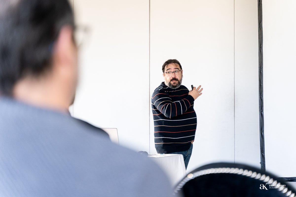 Este año hemos hecho un buen programa gracias a la mezcla de expertos internacionales y locales. Esperamos vuestras ideas y colaboraciones para el año que viene.