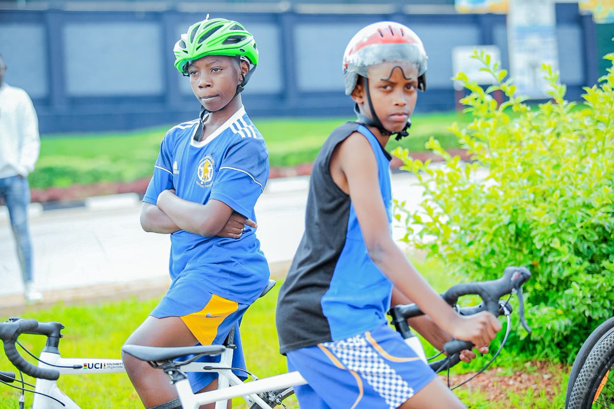 Rwanda_Sports's tweet image. #NationalTalentDay2023
Muri gahunda yo kuzamura impano z&apos;abana bakiri bato muri Siporo binyuze muri gahunda ya #IsongaProgram, mugitondo cyo kuri iki cyumweru abana bagaragaje impano mu mukino wo gusiganwa ku magare (Abahungu n’Abakobwa) @HuyeDistrict