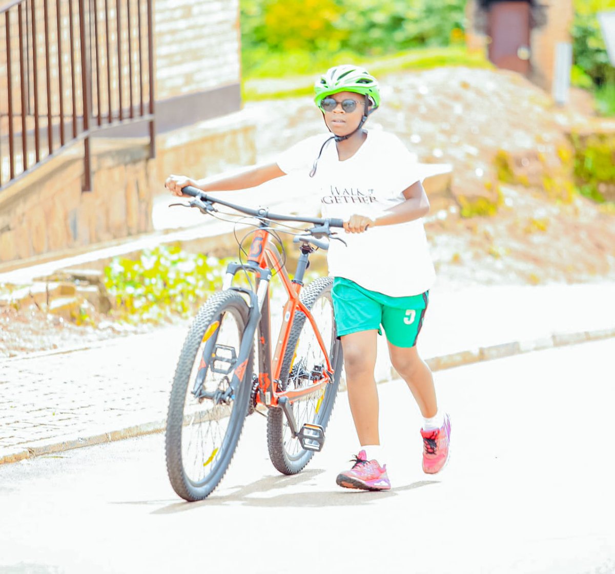 Rwanda_Sports's tweet image. #NationalTalentDay2023
Muri gahunda yo kuzamura impano z&apos;abana bakiri bato muri Siporo binyuze muri gahunda ya #IsongaProgram, mugitondo cyo kuri iki cyumweru abana bagaragaje impano mu mukino wo gusiganwa ku magare (Abahungu n’Abakobwa) @HuyeDistrict