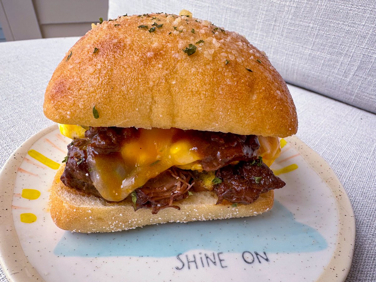 Braised beef, egg & cheese ciabatta for Sunday brunch 👌🏻