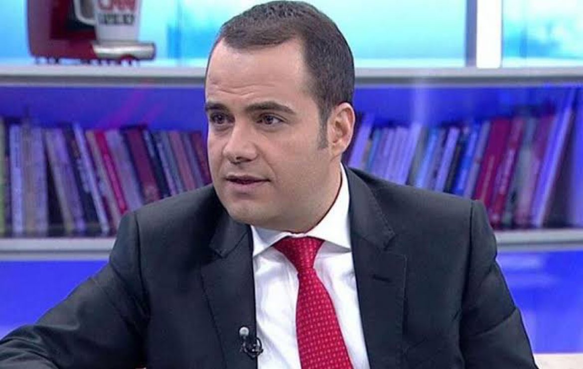 Özgür Demirtaş:

“Faiz artırımına kızmanın alemi yok. Faiz artırımı bir sonuç. Geçmişte yaptığımız hataların sonucu. Kendimiz ettik, kendimiz bulduk.”