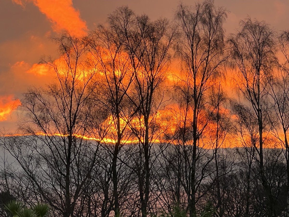 What an amazing sunrise this morning, the hills are on fire. #ilovebute