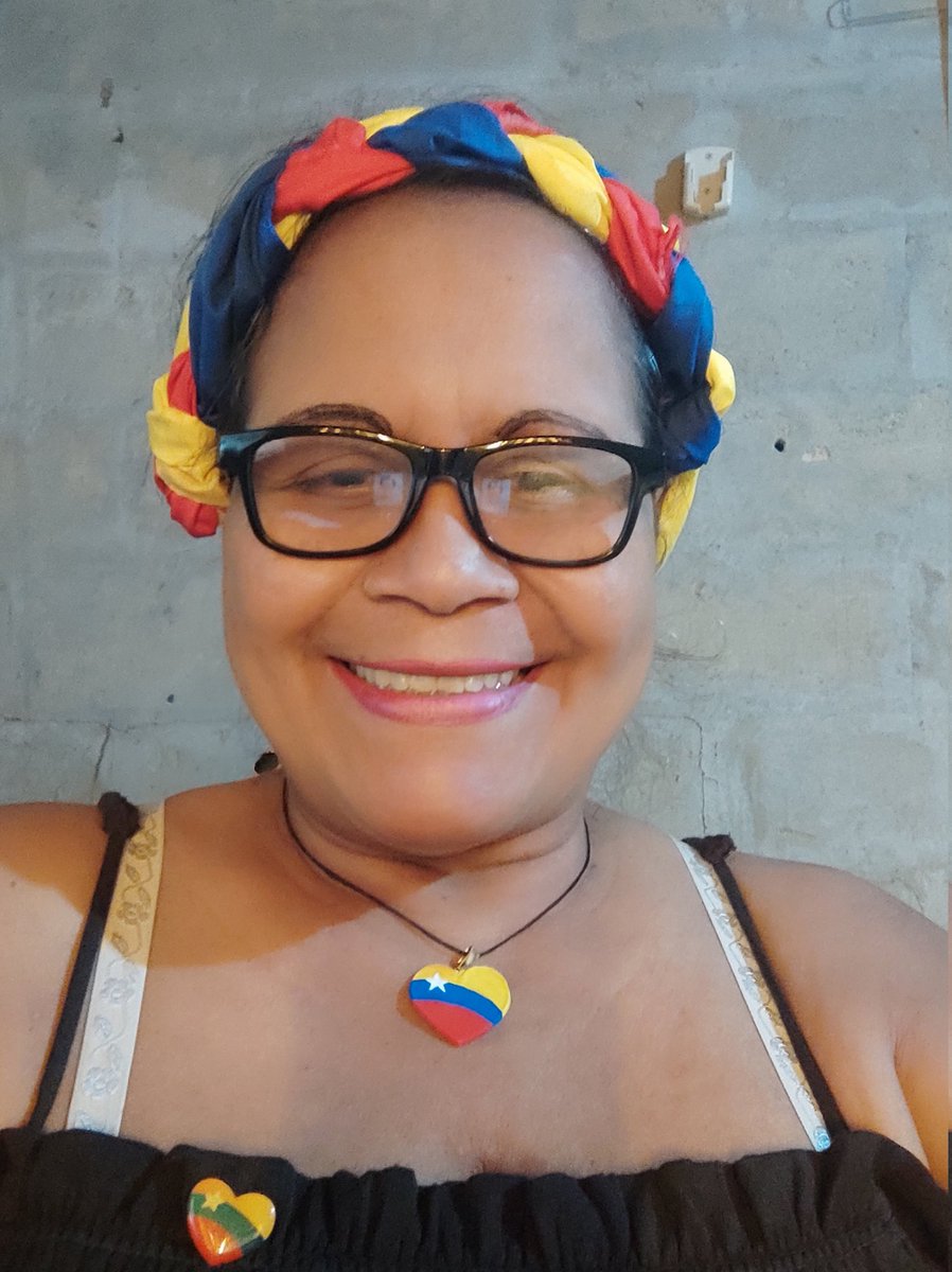 Ya voté 😍 y lo hice
 TRICOLOR 🇻🇪💛💙❤️
#5VecesSí
Ésta soy yo 😌👇🏾
#VenezuelaDiceSi