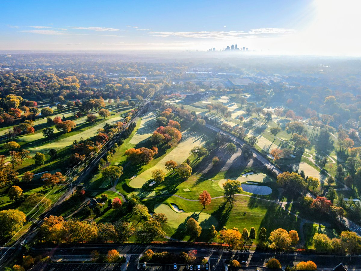 theclubgv's tweet photo. ✨ GET GOLDEN!✨ Morning light shining on the Valley. 

📷 by Member Pat - 10.22.23

#getgolden #golf #tillinghast #minnesota #countryclub #gvcc #goldenvalley https://t.co/MR2shTiQSM
