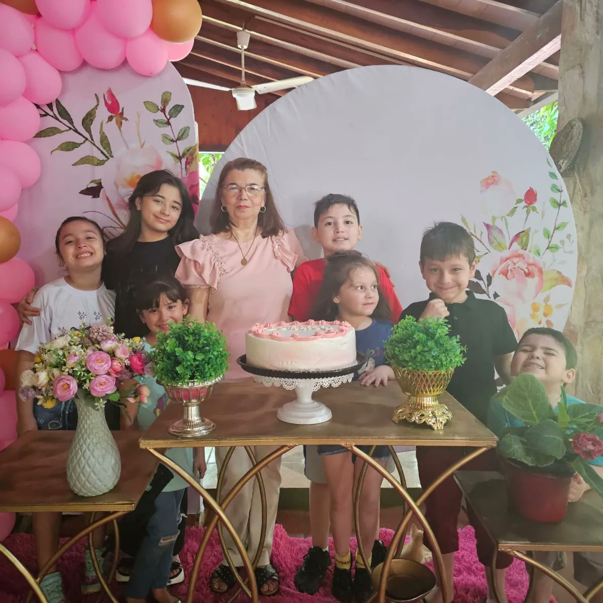 Cumpleaños de la Reina de la Casa 🎉🥳🎂🎊
Por muchos años más.
No hay mayor bendición, gracias por estar siempre 🙏❤️❣️
