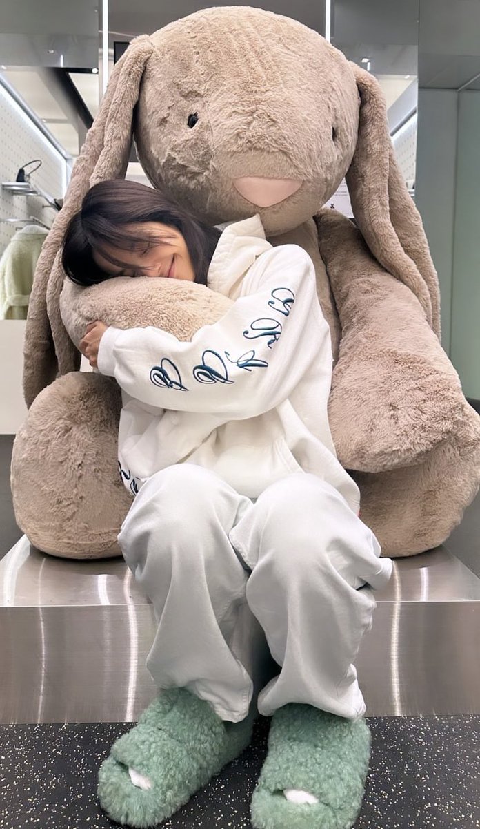 lalisahourIy's tweet photo. 🥺 https://t.co/o3exGzK7ns