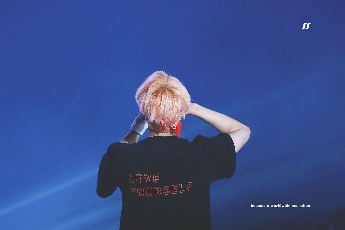 bicaaaaa_'s tweet photo. 🎊 Happy Birthday Seokjin-ah 🎊

#HAPPYJINDAY
#HappyBirthdayJin
#LittlePrinceJinDay
#WorldwideSuperstarJin
#OurBiggestLoveJin
#EternalLullabyJin
#CaptainKoreaJin
#OurForeverArtistJin
#OurBelovedAstronaut
@BTS_twt https://t.co/5yBxwiKvZh