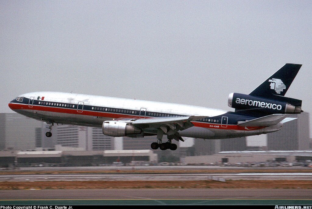 ClassicsPlanes's tweet photo. An Aeromexico DC-10 seen here in this photo at Los Angeles Airport in August 1991 #avgeeks 📷- Frank C https://t.co/5JW3w1uYeB