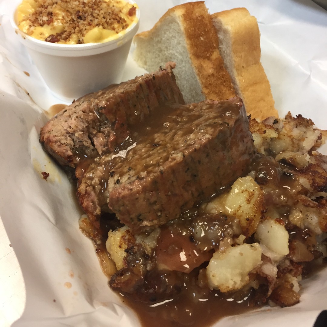 The perfect Sunday meal? ⤵️ Craig's bacon-wrapped, smoked meatloaf and mashed potatoes! 🐮🔥🤤 #meatloaf #sundaydinner #daliessmokehouse #smokehouse #barbecue #bbq #food #pork #smokedmeats #sandwiches #stleats #eatlocal #valleypark #kirkwood #stlouis