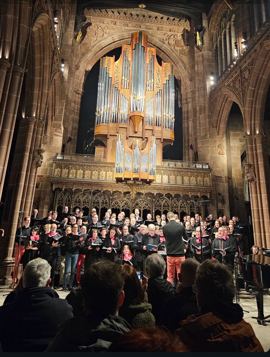 It’s always a joy to lead this glorious group @The_SundayBoys especially at our annual queer Christmas event at @ManCathedral. However, last night was particularly unforgettable with an astonishing performance by @JoCliffordPlays and music by @GleaveRylan. My heart is full ❤️🏳️‍⚧️