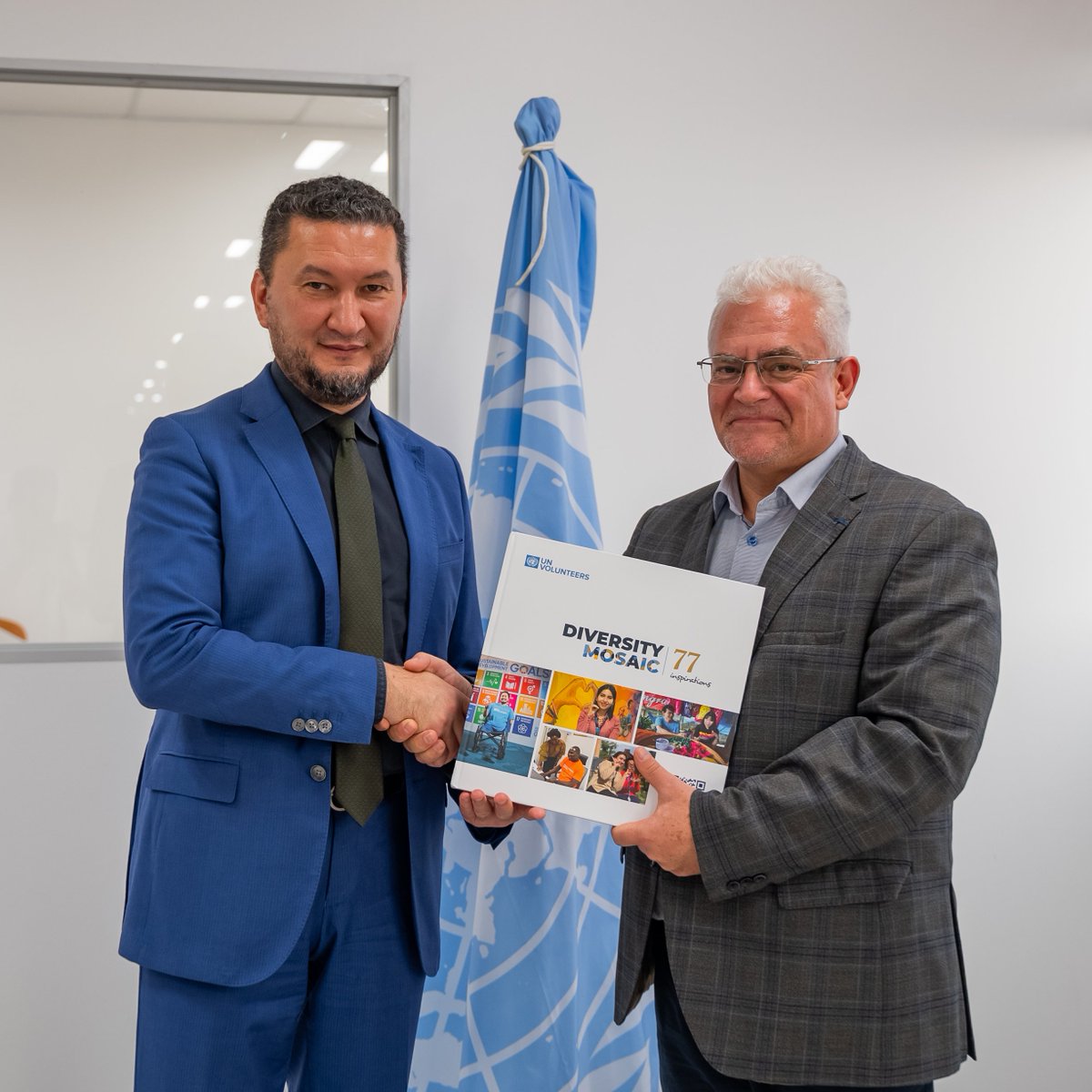 “Volunteerism is an important pathway for promoting inclusion & tackling development challenges facing our world”-- @lionellaurens_, Resident Representative @UNDPSomalia met with @ToilyKurbanov, UNV Executive Coord., discussing #PWD, inclusion and #DiversityMosaic book on #IDPD🇸🇴